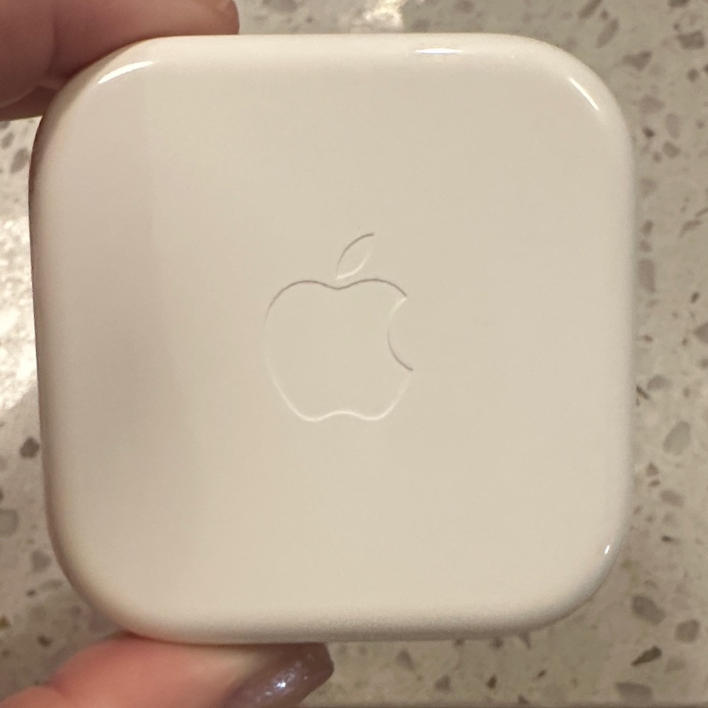 Apple White Earbud Headphones - Picture 2 of 4
